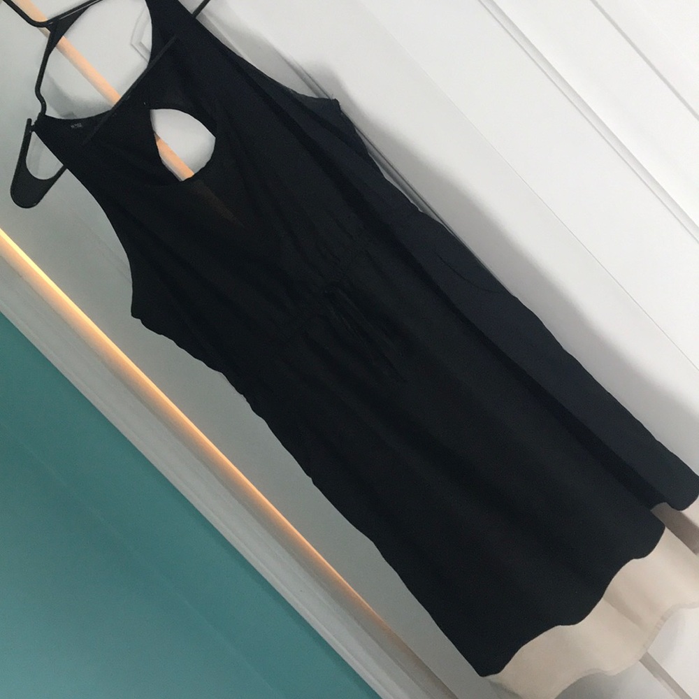 Peek a boo back - black dress